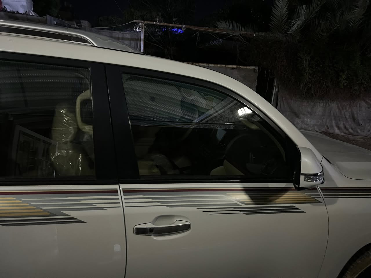 السلام عليكم ورحمة الله وبركاته
لاندكروزر بيع مستعجل 
2014
برميه السعر 330
والله متوازي 
العنوان نجف رقم 
مبيل ***********
