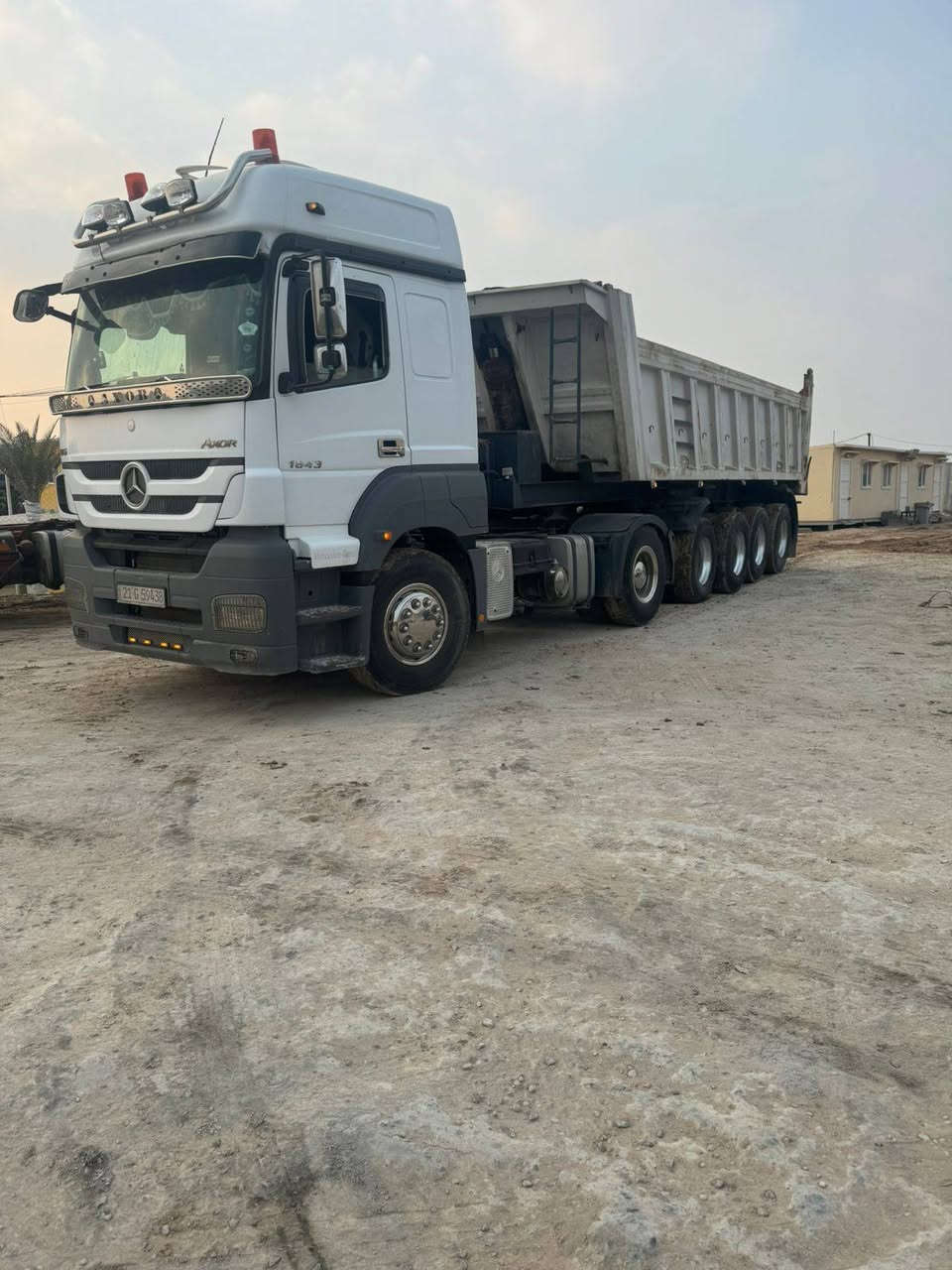 السلام عليكم للبيع اكسور موديل ٢٠٠٦ بسمي مربوطه قلاب ثلاث دناكير جاهزه ما عايزه شي السياره خير من الله عارضينها ٢٠٠دفترين *********** فقط الراس
