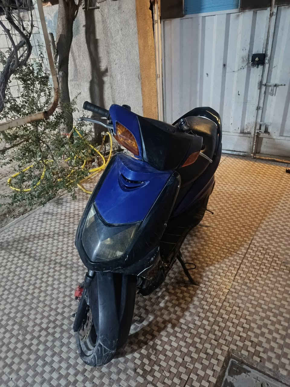 سكنس نثيه دراجه شغاله كلشي مابيه لا تنقيص ولا تبخير السعر ٣٠٠ الف ***********
