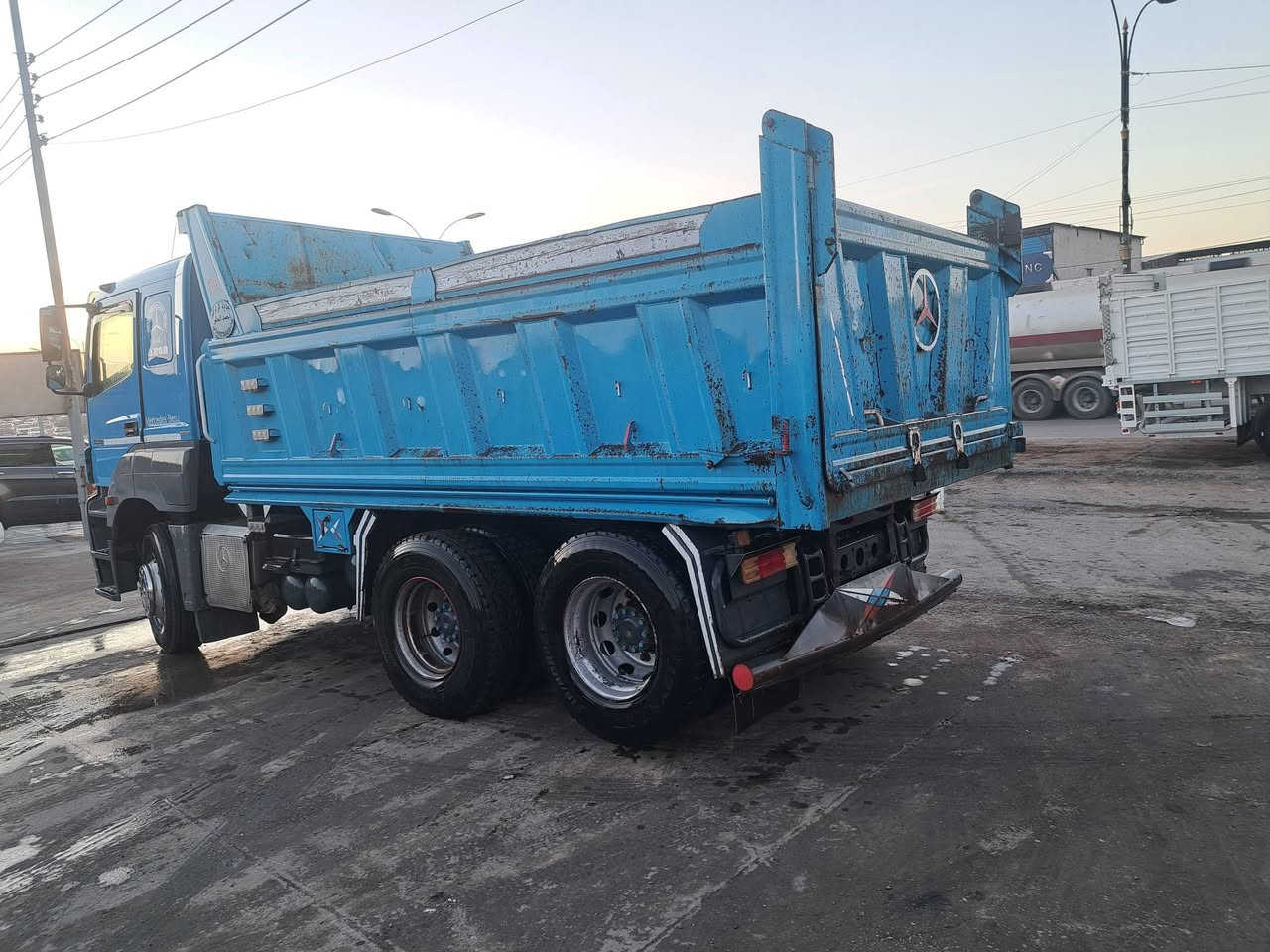 السلام عليكم اكسورقلاب للبيع موديل 2006 حجم 1840 ادبلو رقم نينوى جديد سنوية لل 29 بودي فصال احمد الحلو كير عادي محرك كير اكسن شاصي شرط بدون صبغ تخم تاير وشرط التحويل ثاني يوم السياره كفاله عامه السعر 325 وبيها مجال العنوان موصل جانب الايسر للستفسار اكثر الرقم الهاتف /// كورك *********** ///  اسيا  ***********
