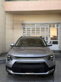 كيا نيرو 2023 وارد أمريكي  فول مواصفات عدا الفتحه  كشن مخمل وجلد  كشن ...