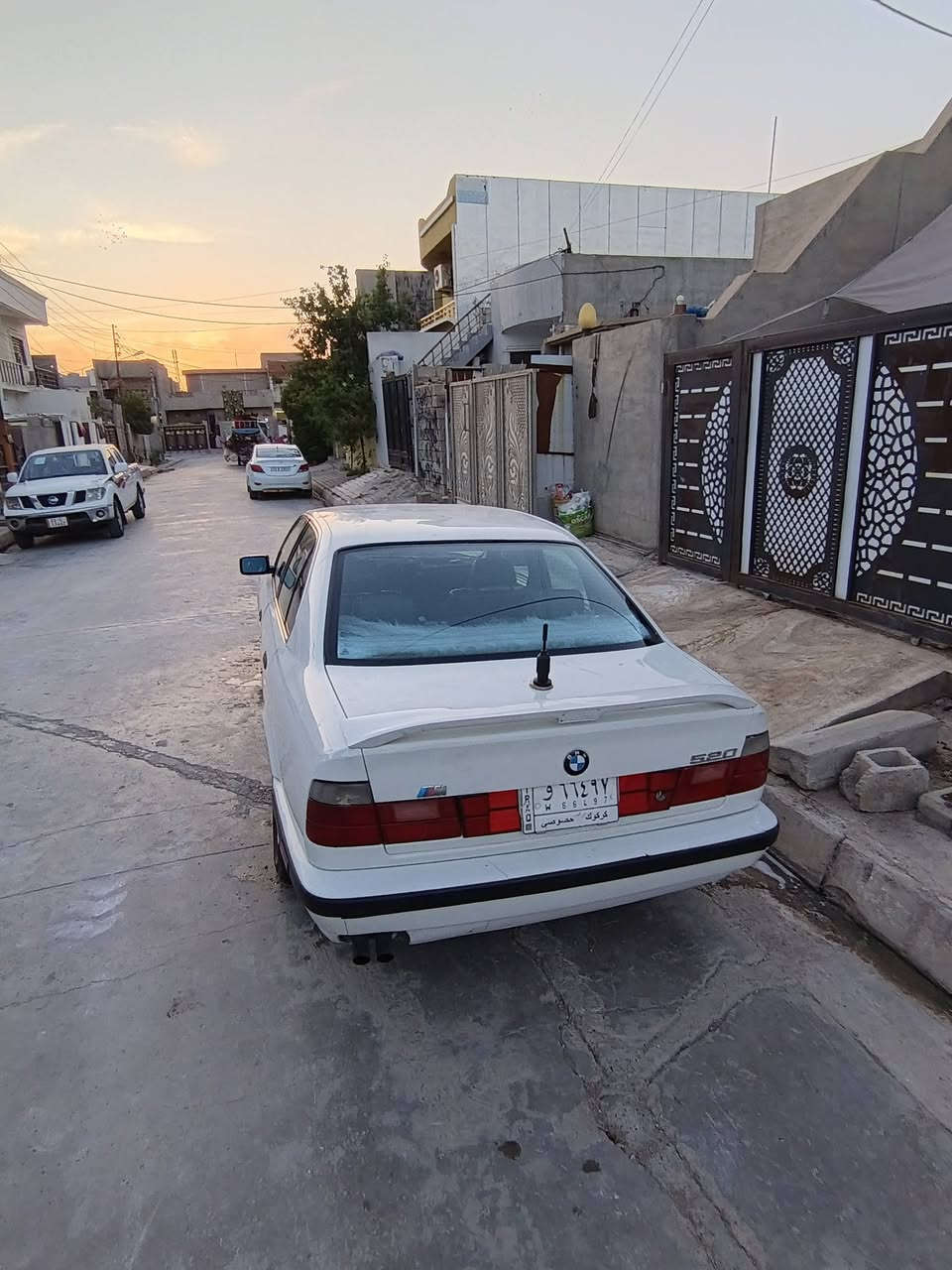 سلام عليكم بي إم 520 للبيع أو مراوس موديل 1991 بطاقه بنزين موجود 520 أصل فصل كير عادي  محرك كبس  ضربه بس جاملخ وره ما وصل للدخل سياره حلوه كاعده بس داخله يرادله شويه ترتيب  مكاني كركوك *********** سعر 50 بي مجال للطيبين

