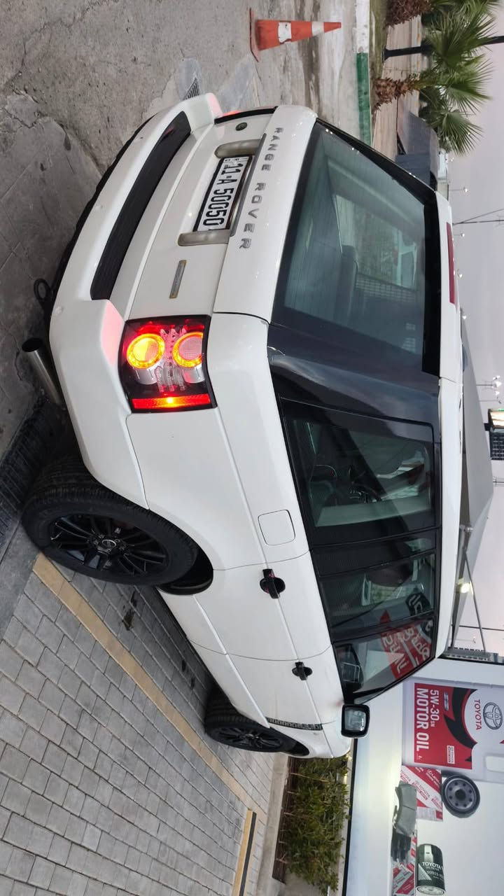 السلام عليكم رانج لوفر اوتماتيك موديل 2009 السياره اخوان مكفوله من الرقم للرقم وجاهزه مجهزه وجديده جدا لا ضربه ولا صبغ ماعده الدعاميات صبغ فقط مكينه وكير بلكارتون شرط 8 سلندر تفس طبيعي المرغوب اقتصادي جدا وعلضمان شرط صرف بانزين اكسنت للامانه غرفتها جديده تخم تاير جديد السياره فول مواصفات كلشي الي ابالك بيها السعر 120 قفل قفل بدون عمله مكاني بغداد السيديه تقاطع درويش رقمي *********** وبلعافيه عليه الياخذها بغداد, العراق
