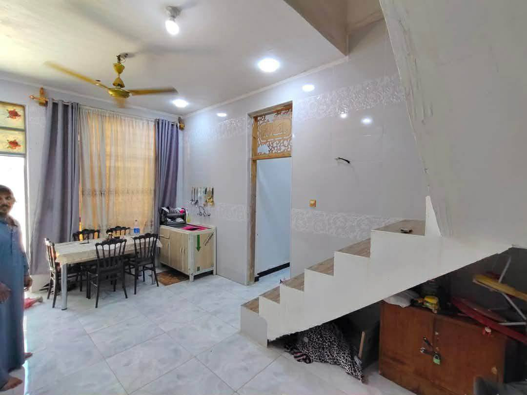 دار سكن المساحه ١٠٠ مربع 
طابقين غرف نوم عدد٢
صاله استقبال مطبخ صحيات خارجيه داخليه 
العنوان حي الحكيم نزله بني تميم قرب المدرسه
السعر٤٥
للاستفسار 
***********
