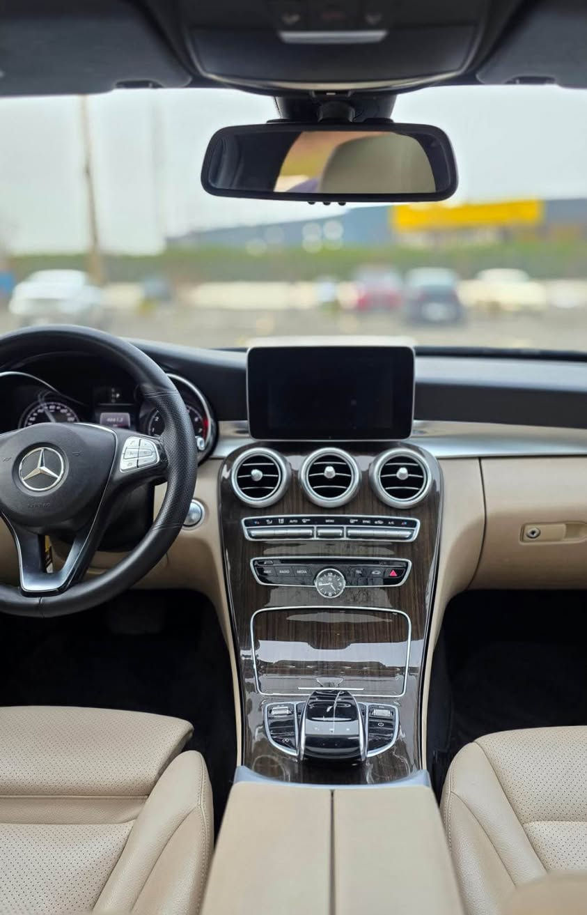 ﷽

Mercedes c300 2018
زؤر پاكة هةمو گياني بةشةرتة 
گير مكينة كارةبايات هةمووي بةشةرتة 
فول فولة  ناو زةرد پانؤرامة دةبل ماوس بةسمة 
٢ پارجةي سبوخة 

*********** أربيل, العراق
