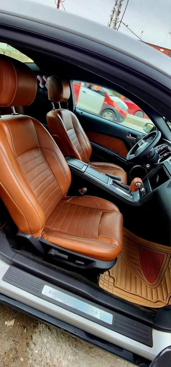 الحلوه للبيع ٢٠١٢ بريميوم
.
محرك٣٧٠٠
السيارة جديده ونصبتها تخبل
حادثها امامي بدون شواصي ولغود
وبالعراق قطعه وحده صبغ جاملغ خلف السايق
السيارة بيها نقوصات بسيطه  
تجي تشوفها اذا مو احلى من الصور لتشتري كلش معتني بيها
.
مكان السيارة اعظمية
سعرها ١١٠ 
.
***********
