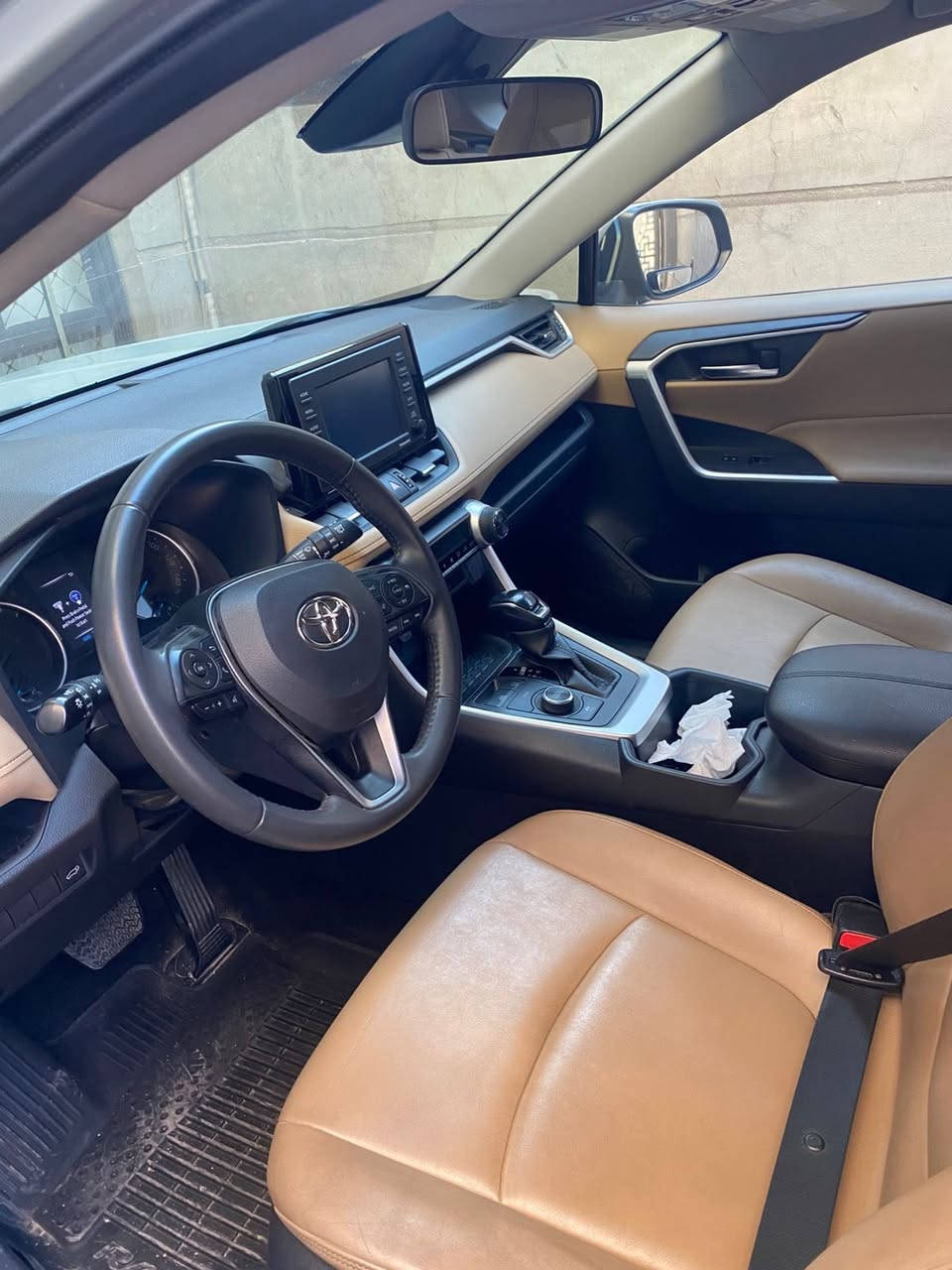 راف فور 2022 وارد امريكي هايبرد
لون اسمنتي 
السياره فول مواصفات 
كشنات جلد وكهرباء 
بصمه 
فتحه 
شاشه 
وبعد بيهه مواصفات 
مكفوله السياره عده الحادث مالتهه معدل بارد مثل مموضح بالصور  فقط جاملغ الخلفي 
رقم بغداد 
مكاني الامين الثانيه 
السعر 23/500$
***********
