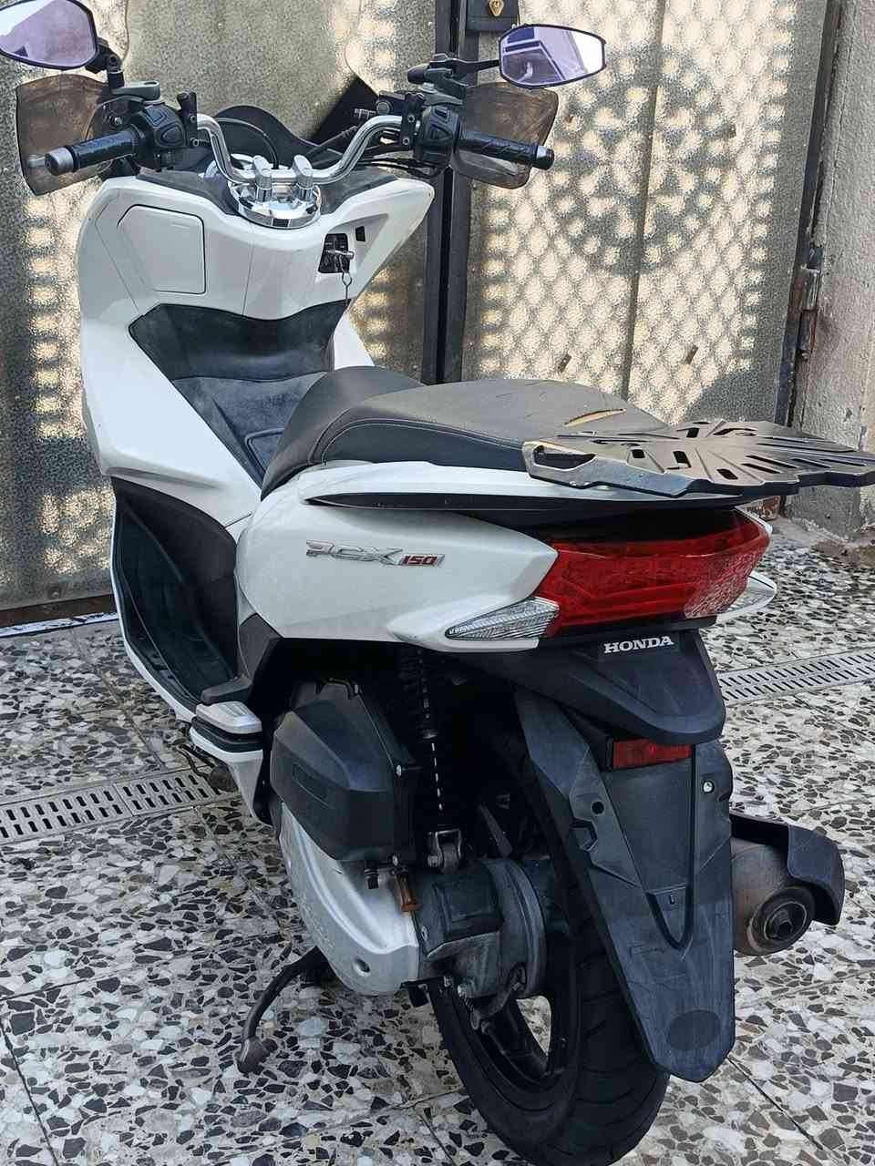 سلام عليكم بي سي اكس جيل الثاني 
كي اف مكينه 150 مكفولة كفاله عامه
ماشيه 18الف جامه طويلة جفوف اصليه 
مري عكرب حساس زدحام ستان كهربائي
دراجه فول شلعه معدل خير من الله 
سكن بغداد حي النصر  ***********
