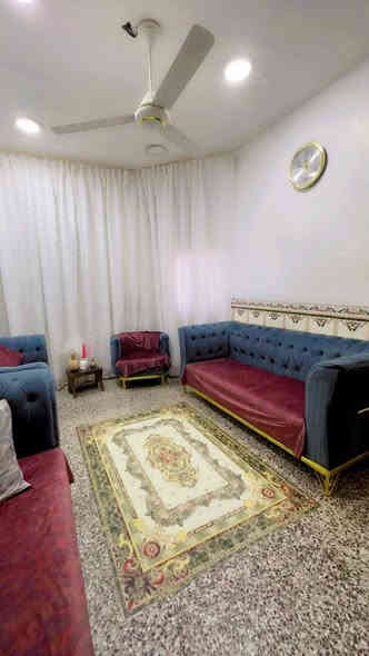 سلام عليكم دار للبيع زراعي مساحه 100متر
طابقين ونص يتكون من 4غرف نوم +صحيات فوك وجوه وخارجيه مطبخ +صاله منطقه الامين قرب شبكة الكهرباء الثانيه للتواصل  ***********
