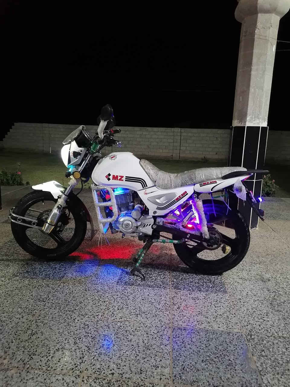 السلام عليكم ورحمة الله وبركاته للبيع دراجه امزت موديل 16 محرك200 نضافه فول السعر 750وبيه مجال للاتصال على الرقم ***********
