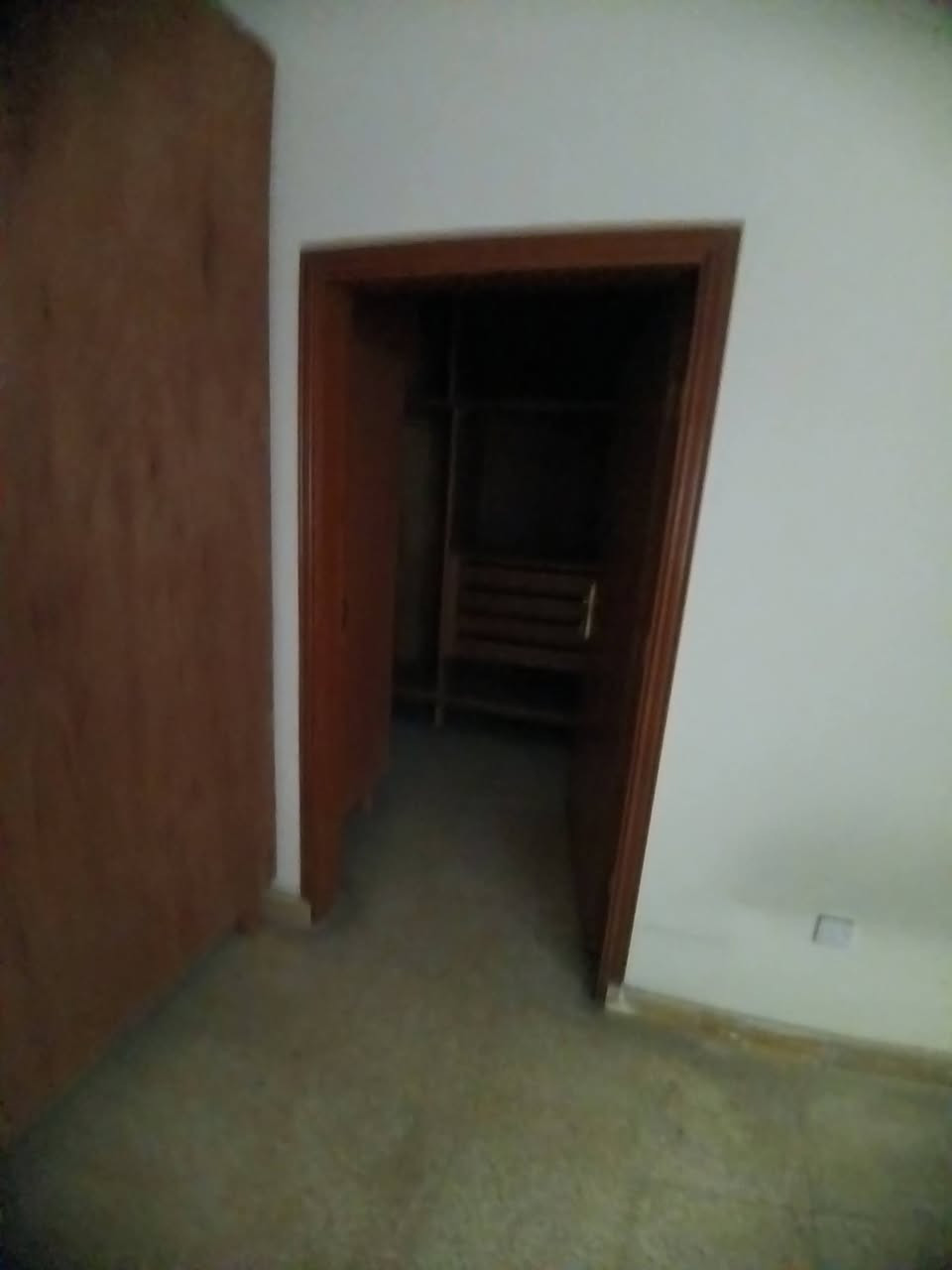 دار للايجار 
الموقع .../ العرصات ..تجاري 
 
المساحه 350 متر 
 
كراج حديقه 
صاله كبيره 
غرفتين 
وثالثه ماستر 

مطبخ 
ترك 

للاستفسار الاتصال 
***********
