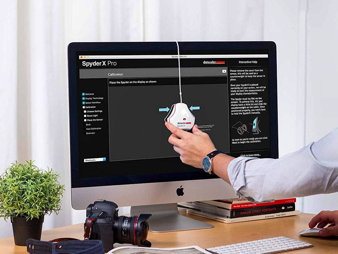 جهاز SpyderX Pro
شركة Datacolor
أداة متطورة لمعايرة ألوان الشاشات، مصمم خصيصاً للمصورين والمصممين. يتميز بتقنية ألوان قائمة على العدسات ومستشعرات متطورة تضمن دقة عالية في تمثيل الألوان، وتوازن اللون الأبيض، وإظهار تفاصيل الظلال بشكل ممتاز.

أبرز التفاصيل والمميزات الأساسية للجهاز:

السرعة والسهولة: يُعد من أسرع أجهزة المعايرة التي تقدمها الشركة، حيث يمكنه إكمال عملية المعايرة بدقة في أقل من دقيقة.

القياس التلقائي للإضاءة: يراقب مستشعر الإضاءة المحيطة في غرفتك ويقوم بضبط سطوع الشاشة وألوانها بناءً على ذلك.

ميزة SpyderProof: تتيح لك رؤية صورة قبل وبعد المعايرة باستخدام صورك الخاصة للتأكد من التغييرات.

أهداف المعايرة: يأتي مع 12 هدف معايرة محدد مسبقاً للتحكم الكامل في سير عمل الألوان.

 لزيادة دقة التقاط الألوان مقارنة بالفلاتر التقليدية.
أقصى سطوع مدعوم: يقيس حتى 1,200 شمعة/المتر المربع (cd/m²).

مستشعر الإضاءة المحيطة: يضم مستشعراً مدمجاً بـ 5 إعدادات لقياس إضاءة الغرفة وتعديل السطوع تلقائياً.

تغطية مساحات الألوان: يقيس ويحلل نطاقات الألوان الأساسية: sRGB, AdobeRGB, NTSC, P3.

فتحة التثبيت: يحتوي على فتحة لولبية قياسية بمقاس 1/4 بوصة - 20 للتثبيت على الحوامل الثلاثية (Tripod).

الاتصال والمنافذ (Connectivity)نوع التوصيل: كابل مدمج ينتهي بمنفذ USB Type-A التقليدي.

بروتوكولات USB المدعومة: متوافق مع منافذ USB 1.1, USB 2.x, USB 3.x.التوافق مع المنافذ الحديثة: يدعم العمل على منافذ USB-C عبر محولات (Adapters) التحويل من A إلى C.

الشاشات المدعومة (Supported Displays)نوع الشاشات: يدعم معظم شاشات العرض الحديثة لأجهزة الكمبيوتر المكتبي والمحمول.

عدد الشاشات: يدعم معايرة حتى 3 شاشات متصلة بمحطة العمل الواحدة.متطلبات النظام والتشغيل (System Requirements)

أنظمة التشغيل: Windows 10 و Windows 11 (بأنظمة 32 و 64 بت)، وأنظمة Mac OS X 10.10 فما فوق.

أقل دقة شاشة مطلوبة: 1280×768 بكسل أو أعلى.بطاقة الرسوميات: كرت شاشة 16-bit (ويُفضل 24-bit).

الذاكرة العشوائية (RAM): حد أدنى 1 جيجابايت.المساحة التخزينية: توفر 500 ميجابايت على القرص الصلب لتثبيت البرنامج.

السعر والتفاصيل خاص .. 
متوفر توصيل كل العراق ..


**إذا كنت صاحب هذا الإعلان وتريد حذفه لأي سبب، رجاءا أرسل رسالة إلى الدعم الفني**