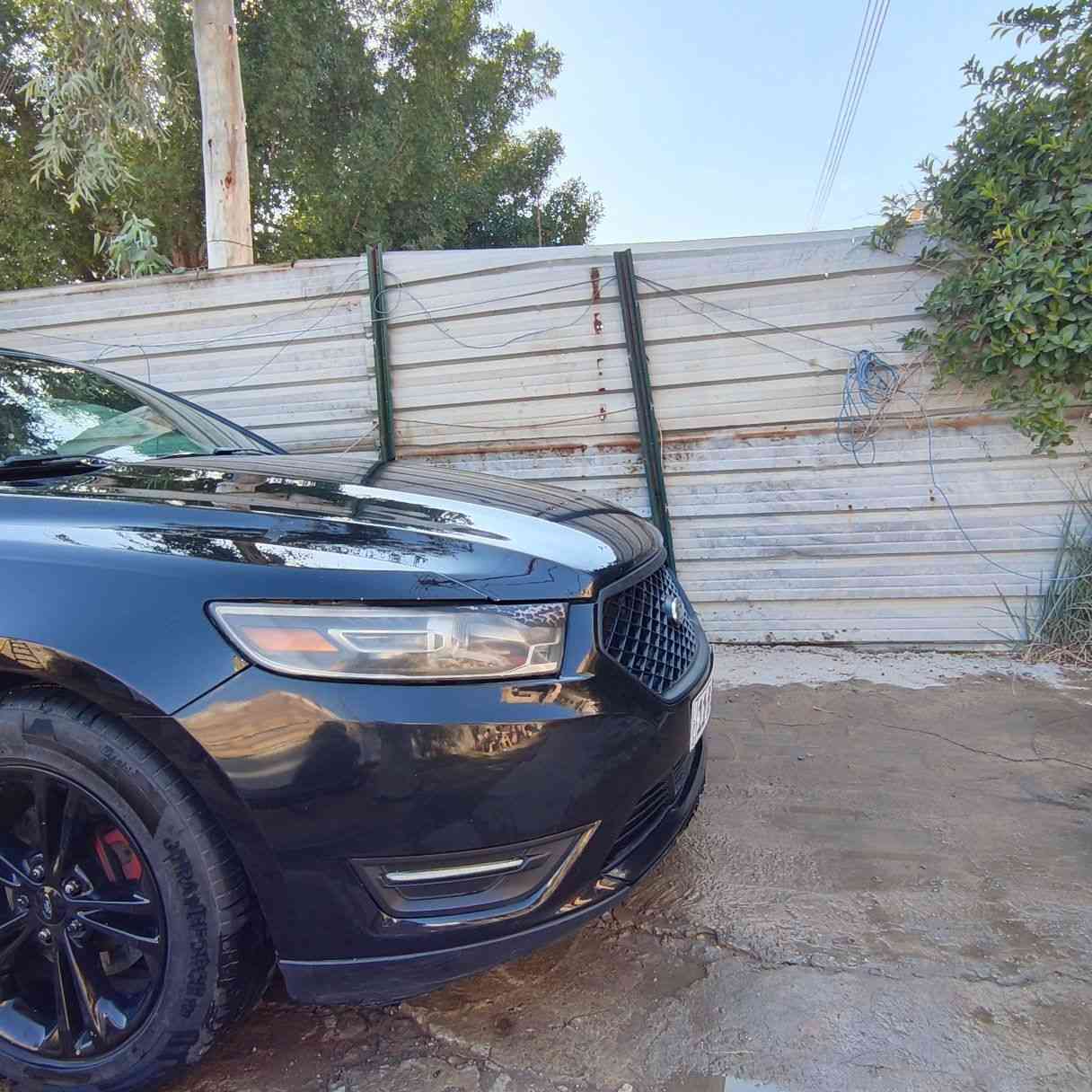 السلام عليكم 
فورد تورس موديل 18 
وارد حادثها ربع بنيد فقط
وبيها هنا صبغ باب ونص صفحة السكن اثر شخط بسيط وصبغهن كلش حلو 
مكينة مجفته جديد يم الاستاذ سيف الفضلي غراضها كلها اصلية تجفيت درجة اولى 
كير صدر تايرات باتري تبريد كهربائيات كلها مكفولة 
السيارة ماتحتاج اي مصرف 
مواصفات sel شاشة كبيرة كامرة حساسات كشنات كهرباء بصمة تشغيل وابواب 
السعر ١٣٥ اتصل بصاحبها فقط الشراي 
صاحبها يريد يبيع والشراي بي خير ويدلل 
ان شاء الله مايقصر معاكم 
رقم بغداد دولي باسمه تحويل مباشر
***********
اتصال او واتساب بغداد الكرخ
