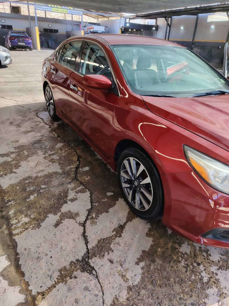 للبيع نيسان التيما 2017 SV محرك 2500 لون ماروني معروفة مواصفات الالتيما تشغيل عن بعد نقطة عمياء كشن السائق كهربائي سيارة التبريد والتدفئة لمس ماناقصها برغي خير من الله كلو شغال السيارة ضررها بسيط مرفق بالمنشور شرط الايرباكات سليمة ولا ايرباك ماطاك بجم كبس رقم أربيل مسطرة سنوية باسمي إلى حد 29  ضررها خلفي وخفيف للاتصال *********** أو *********** السعر 130 $العنوان موصل حي الملايين الأولى موصل, نينوى
