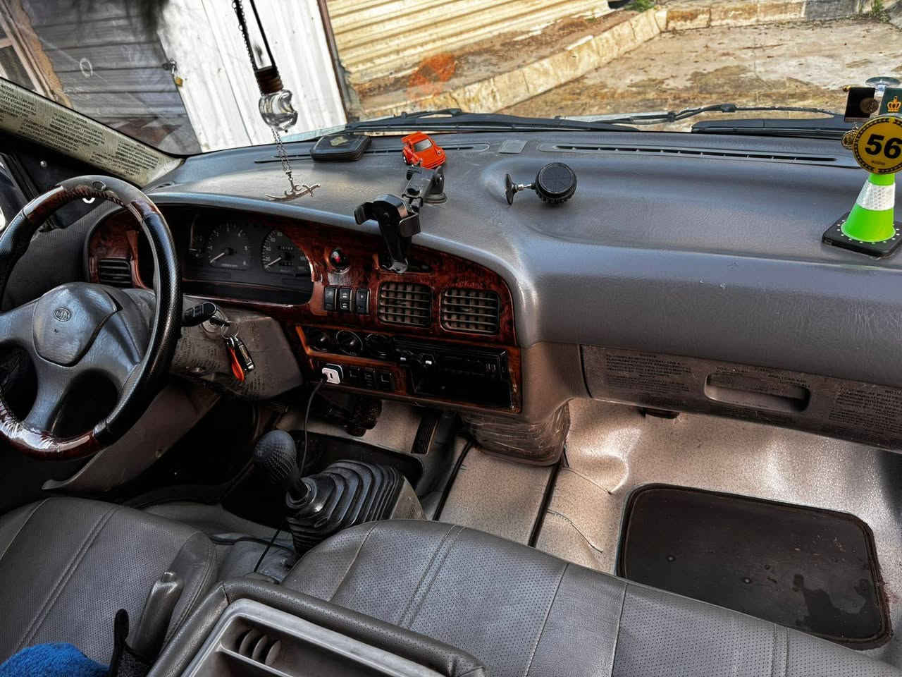 بريجو موديل 2000للبيع سنويه لل31السياره مصبوغه جماليه أرقام نكليزي مكينه كير اكسل مكفولات اربع شواصي شركه كهربائيات من الطول لطول شغاله تبريد يرادله بس غاز غرفة السياره جديده دوشمه كوستر  ***********السعر راسلني وطيك السعر سياره مذب عليها ربع جاهزه كبل لشارع
