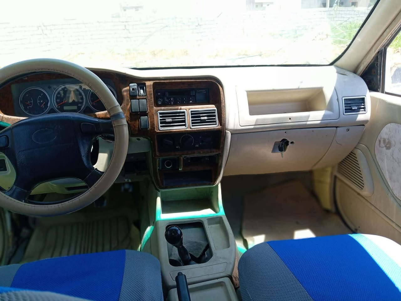 السلام عليكم يوجود سيارة دبل گير ومحرك شرط كهربائيات كلهة شغاله السعر 20وبيه مجال الأتصال على الرقم ***********
