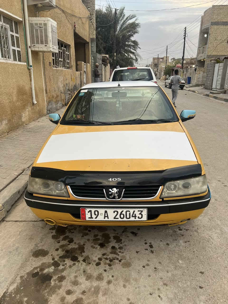 السلام عليكم بيجو لميس للبيع موديل ٢٠١٦ كير مكينة خير من الله صدر خلفي امامي جديد داخل نظيف تخم تاير جديد بيهة جامرلغ عكس لسايق امبدل بدون ظربة مكاني بغداد الحسينية مال لراشدية رقم كربلاء انكليزي لسيارة مصفرة هيئة وغرامات بسمي لسعر ٣٩ وبيهة مجال بسيط *********** بي واتساب غير متواجد على لفيس
