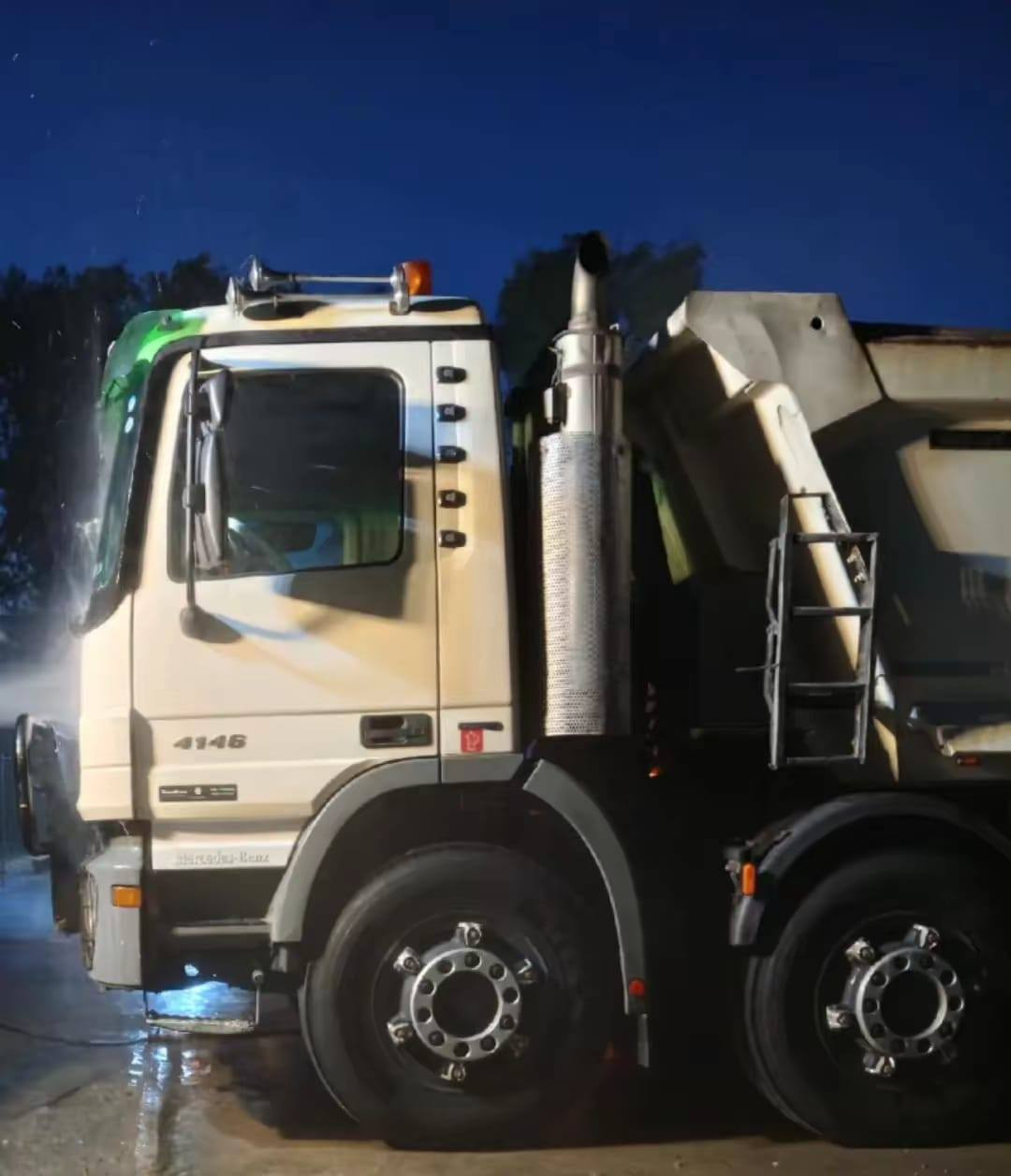 للبيع قاطرة ومقطوره
*********** احمد
