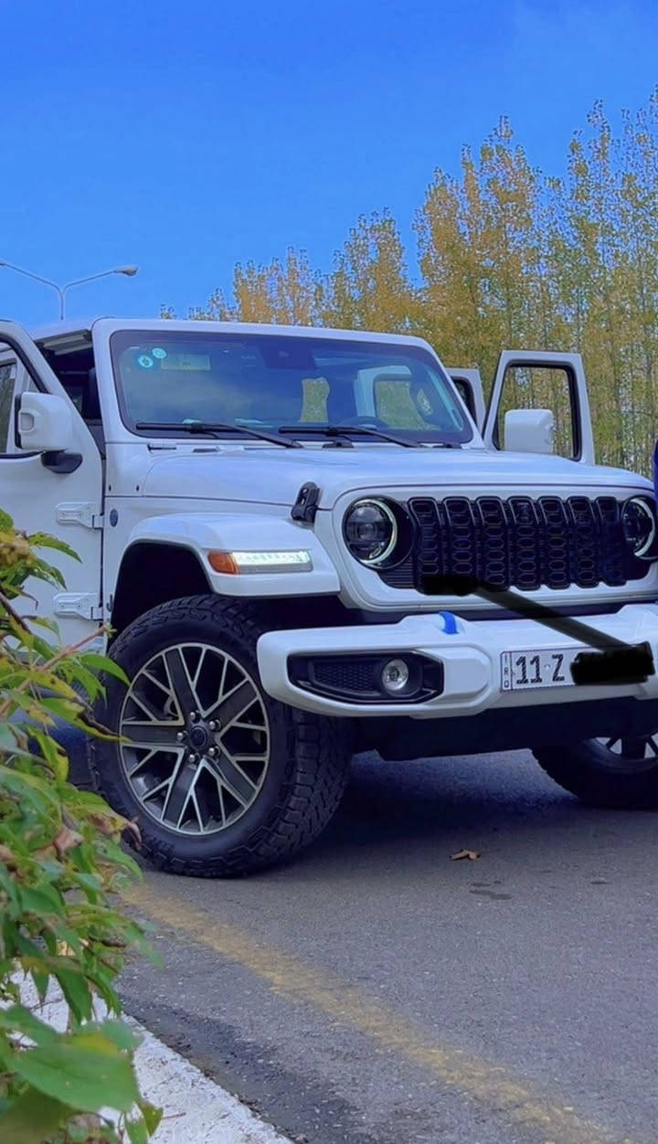 السلام وعليكم 
للبيع 
حيب رانكلر موديل ٢٠٢٤ 4xe
هايبردبانزين كهرباء

ماشيه 13الف مايل
السيارة بحالة الوكالة جديدة كلش 
فول الفول للأخير سوميت اعلى فئه 
كشنات جلد 
كشنات كهرباء 
كشنات تدفئه
سترين تدفئه
كاميرا اماميه
زراك كاميرا 
كاميرا خلفيه
مرايه وسطيه اوتودم 
رادار حانبي 
رادار خلفي 
رادار امامي
سياقة ذاتيه 
بريك طوارئ تلقائي
كشافات اماميه 
ليد كل الانارة اللي بالسيارة 

نظام صوت Alpine 
امبليفاير بالجنطة بيها صوت كلش قوي 
شاشة كبيرة بيها كل اعدادات السيارة 
بيها نظام Alexa 
السقف سلايد كهرباء 
السيارة فول للاخير وقليل تجي هيج مواصفات 
كلش جديده بعدها بحالة الوكالة حادثها كلش خفيف بدون  دواخل 

رقم بغداد بأسمي
***********
