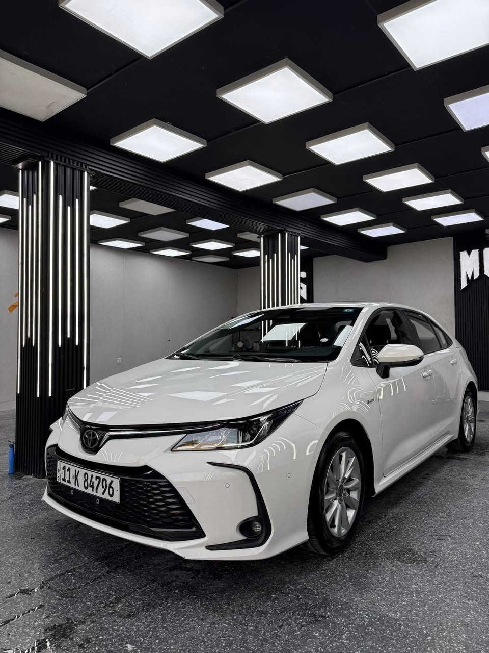 السلام عليكم
للبيع كورلا 2025 
ماشيه 11 الف كيلو 
هايبرد 
مواصفات 
بصمة 
فتحة سقف شاشة وكامرة
حساسات امامي خلفي 
سبايدر ع صندوق 
داخل جلد اسود اصلي 
قطعتين تبريد 
سايد بريك كهرباء 
وباقي مواصفات معروفة. 
السعر 161 ورقة وبيهة محال بسيط 
العنوان بغداد الكرادة 
للاستفسار ***********
