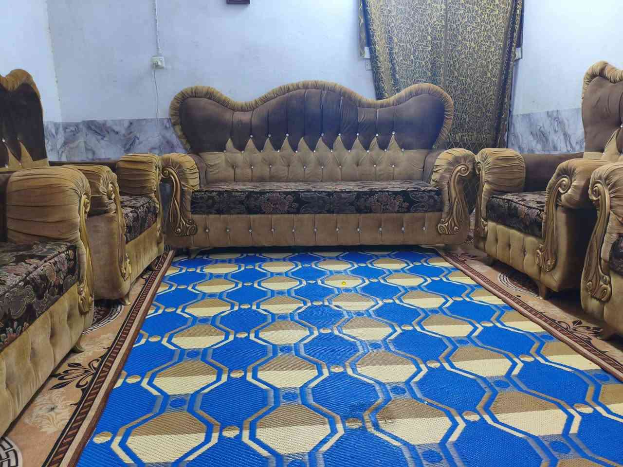 اسلام عليكم تخم ملكي للبيع ١٠ مقعد مابي اي ضرر اسعر ٣٥٠ وبي مجال كربلاء حي العامل يوجد توصيل بلكروه *********** () ***********
