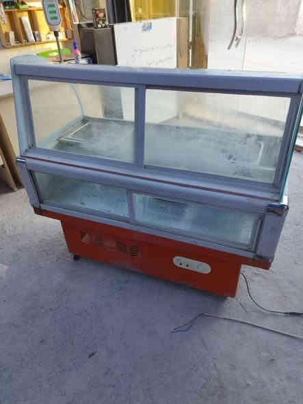 براد شغال كامل للبيع 350وبي مجال مكان نجف شارع المطار ***********
