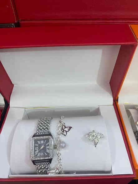 وصل الجددديد هدايه بكجات باسعار مناسبه جدا 
نسائي ع 9 الف بس 
رجالي ب12

يوجد توصيل 
واتساب حجز ***********
كوزمتك ابو مهدي مقابيل بنايه سيد علي ع شط
