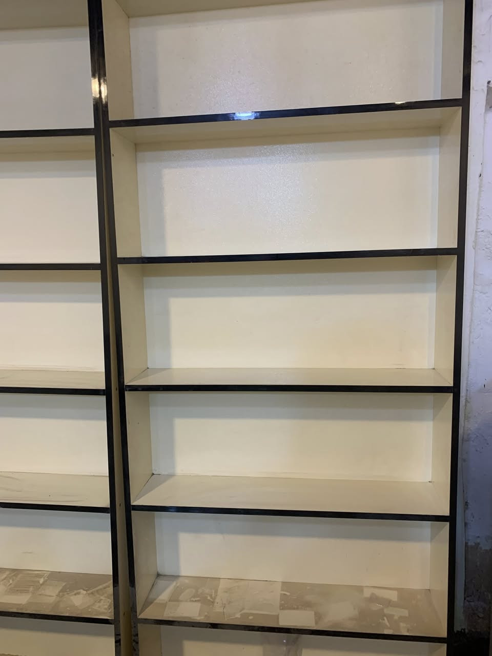 فاترينات للبيع ماصار هواي من اخذتهن
العدد 3 
السعر بالخاص 
رقمي. ***********
