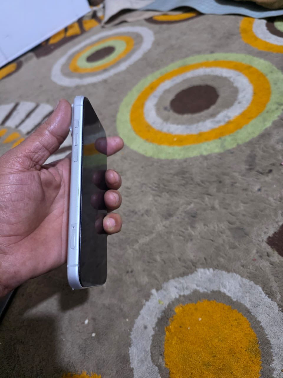 السلام عليكم نقال ايفون 17برو ماكس ذاكرة 256 كامل ملحقات شريحة البطارية 100 مشحون 40 مرة شرق اوسط السعر مليون و950 مكاني البصرة القبلة للمراسل ***********
