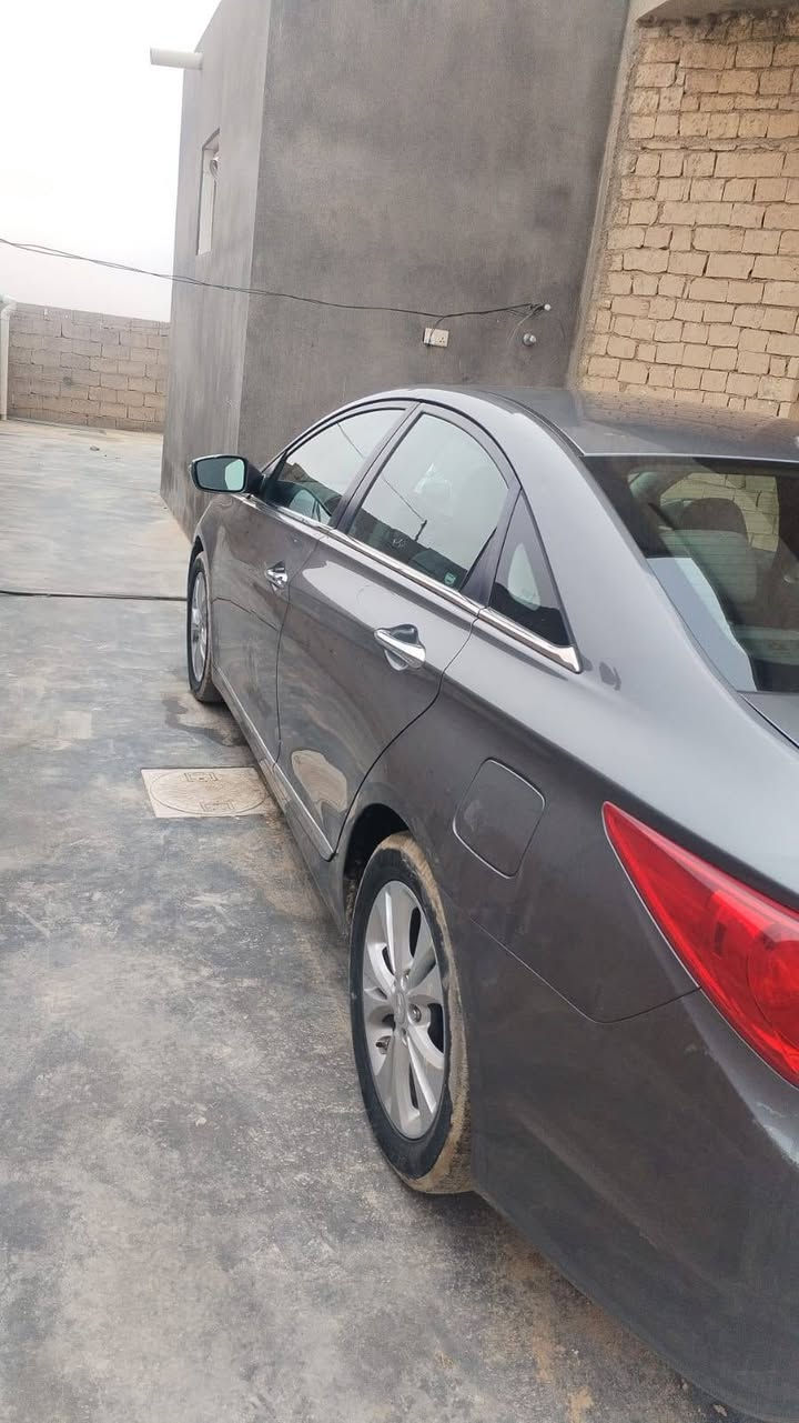 السلام عليكم
سوناتا للبيع امريكي 2011 فول مواصفات فتحه بالسكف بصمة تشغيل تحكمات كشنات بصمات اربع ابواب  تبريد تدفئة محرك بعده عالشركه ضرر قطعتين ماشيه 130 الف شاشه وكامره كهربائيات كلها شغاله ترهم بيع او مراوس حسب القناعه السعر اتصل وتدلل ***********
