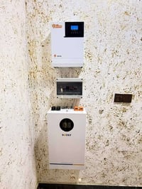 قضاء النعمانية • منظومة شمسية • بطارية ليثيوم