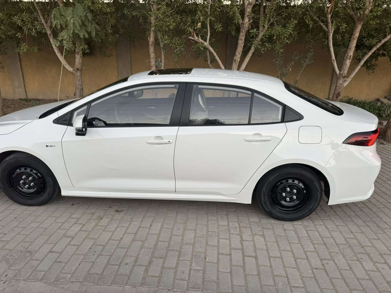 كورلا هايبرد 2025
ماشية 14 الف 
مكفوفه سياره بيها بس رصعه موضحه باب 
سعرها 22750000 دينار عراقي
***********
