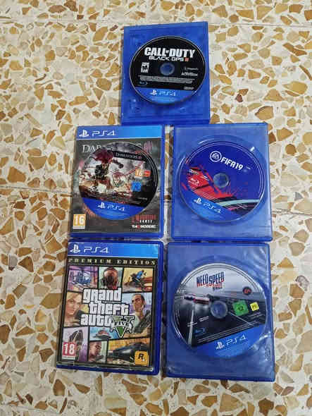 سلام عليكم
من رخصه الأدمن
بلي ستيشن 4 اون لاين نظام 12.52 كامل ملحقات يدات ثنين نضيفات وويا 5 اقراص وبي بيس 26 داخل الجهاز وويا شاحنه وحامل اقراص جهاز حيل نضيف سعر 250 وبي مجال مكاني موصل سهل نينوى برطله رقم الهاتف***********
