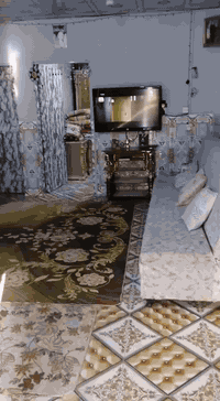 بيت لبيع الزبير محلت شمال بصف ملعب مساحه 200 حواسم بي أربع غرف ديوان كله سيراميك بس سقف جينكو مطبخ حمامات حوش سعر 25 بي مجال رقم 07717 968250
