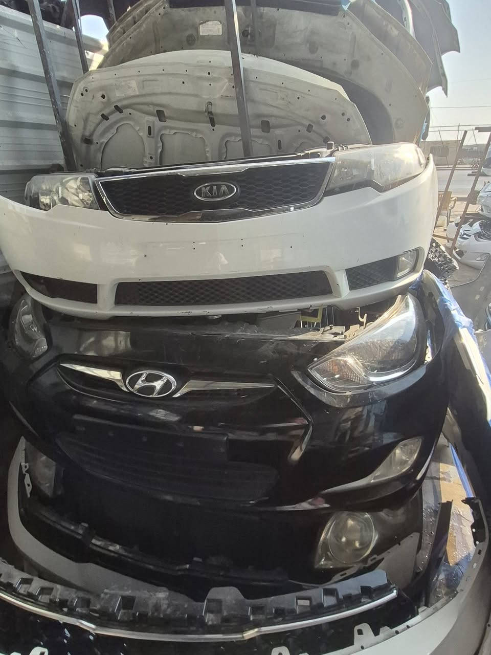 السلام عليكم مجمع احمد الحسيني لقطع غيار السيارات الجديد والمستعمل الوارد الكوري والمريكي والخليجي كافه انواع السيارات بضاعة جديده موجوده ارباعه كل السيارات موجوده وبأسعار مناسبه جداً دعاميه وبيبان وبنايد كل الالوان موجوده محرك وكير وحداديه عنوانه حله حي الصناعي نادر مقابيل الاستداره الاولى /***********
