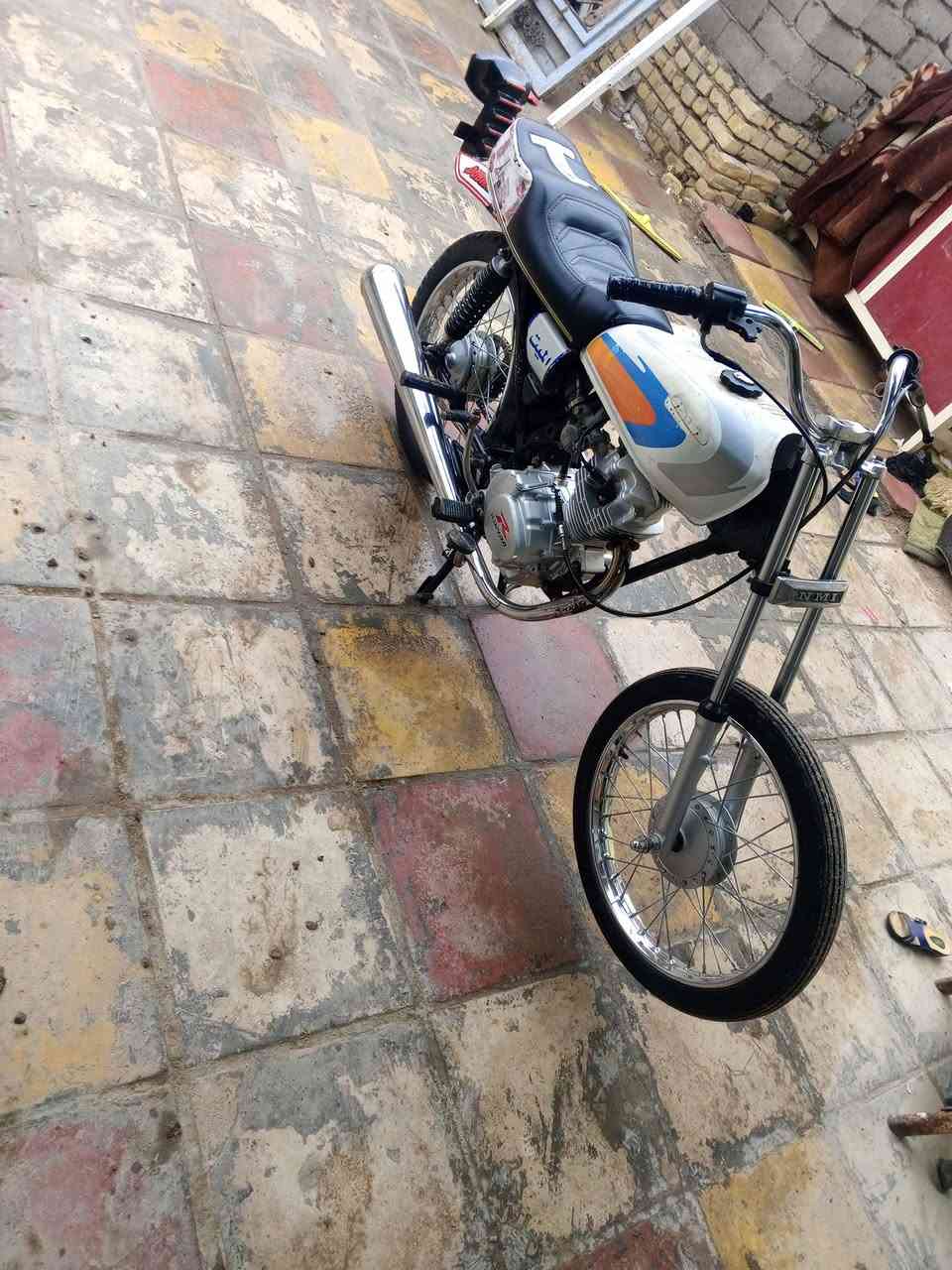 دراجه نامه مديل 25 ما صاله هواي من معمره مفتوحه ولفات فقط وخرسه. ورزنه وشاصي نضيف سعر 600 وبيه مجال الشراي مكان ناصريه جسر الهولندي رقم ***********
