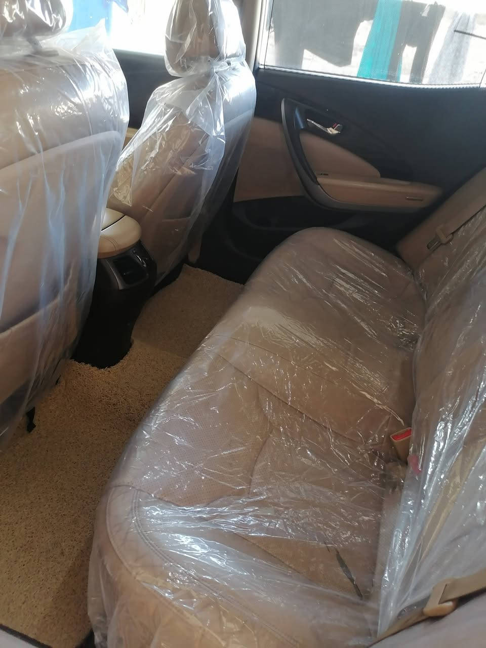 السلام عليكم ازيرا ٢٠١٣ مكفوله من صبغ ومن فتح فول من عدا بصمه وبنوراما كشنات تدفئى جلد ثلاجه كشنات كهربائي ترحيب اناره LED برده كهربائيه بردات جانبيه السياره غرفتها جديده بالكارتون مري شفط حساسات امي خلفي ماشيه ١١٨ حقيقي تخم تاير جديد باتري جديد منضومة زنون اصليه مكينه ٣٠٠٠مكفوله مامفتوحه السياره جديده رقم دهوك دولي سنويه لل٢٨ تريد مداور تريد وكاله مكان السياره ديوانيه السعر ١٣٧ وبيها مجال قليل للاستفسار اكثر *********** رجا الموشراي لايتصل
