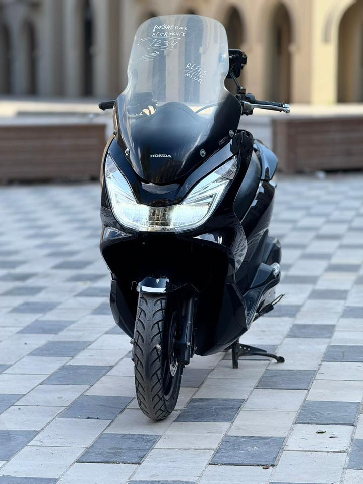 السلام عليكم للبيع دراجه pcxجيل الثاني اصلي دراجة مال رمبه ماخذها رمبه الدراجه على ايدي حجم مكينه 150 
الاصلي دراجه جديده مال جناي
الاصلي دراجه كامله أستان كهربائي حساس ازدحام ٢ دراجه جديده الدراجه مكينه لوك برغي ممفتوح بيهه شلعا معدل خير من اللّٰه دراجه تكول جديده بمعنئ الكلمه واحلا من الصور دراجة مكينه مكفوله اي نقص مابيه
السعر مليون 650  وبيه مجال بصيط 
اي استفسار ***********مكان بغداد
