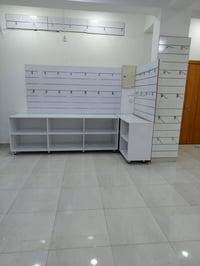 ميز مستعمل للبيع  - الاول ابعاده. الطول 366 سم والعرض 73 سم والارتفاع ...