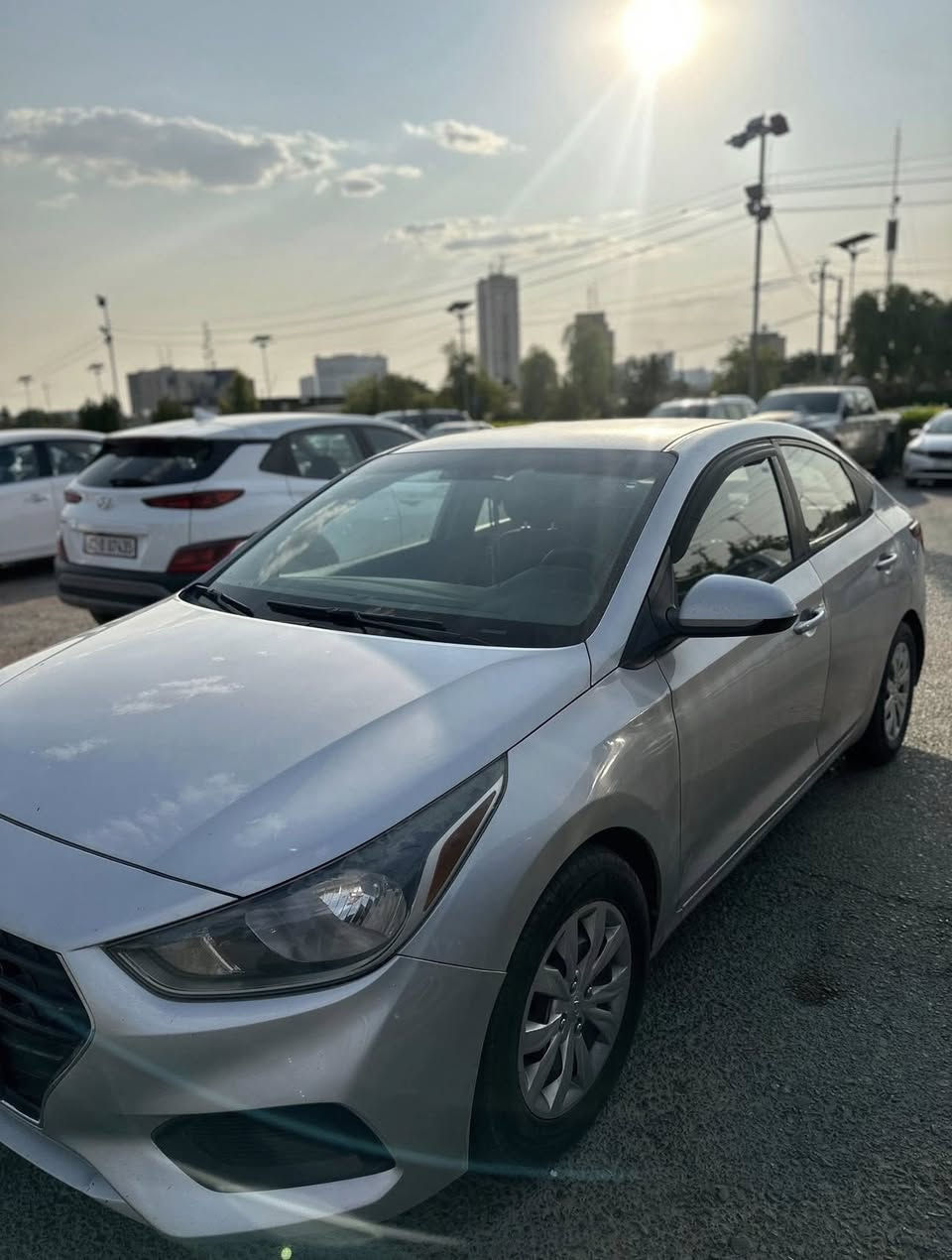 السلام عليكم 

سيارة اكسنت 2018 وارد امريكي فول مواصفات عدة الفتحة 
السيارة خير من الله جاهزة من كل النواحي مال جناي 
طخم جديد تايرات جديدة 
وضعيات قيادة 
مثبت سرعة 
شاشة وكامرة 
صبغ قطعتين فقط وشوية من الجاملغ الخلفي بدون دواخل
رقم سليمانية تحويل ثاني يوم الشرعي موجود بالموصل 
ما مسجل على الكوبون 
السعر مناسب  110 ورقة قابل للتفاوض …
السيارة موجودة بحي السكر
للاستفسار اكثر 
***********
