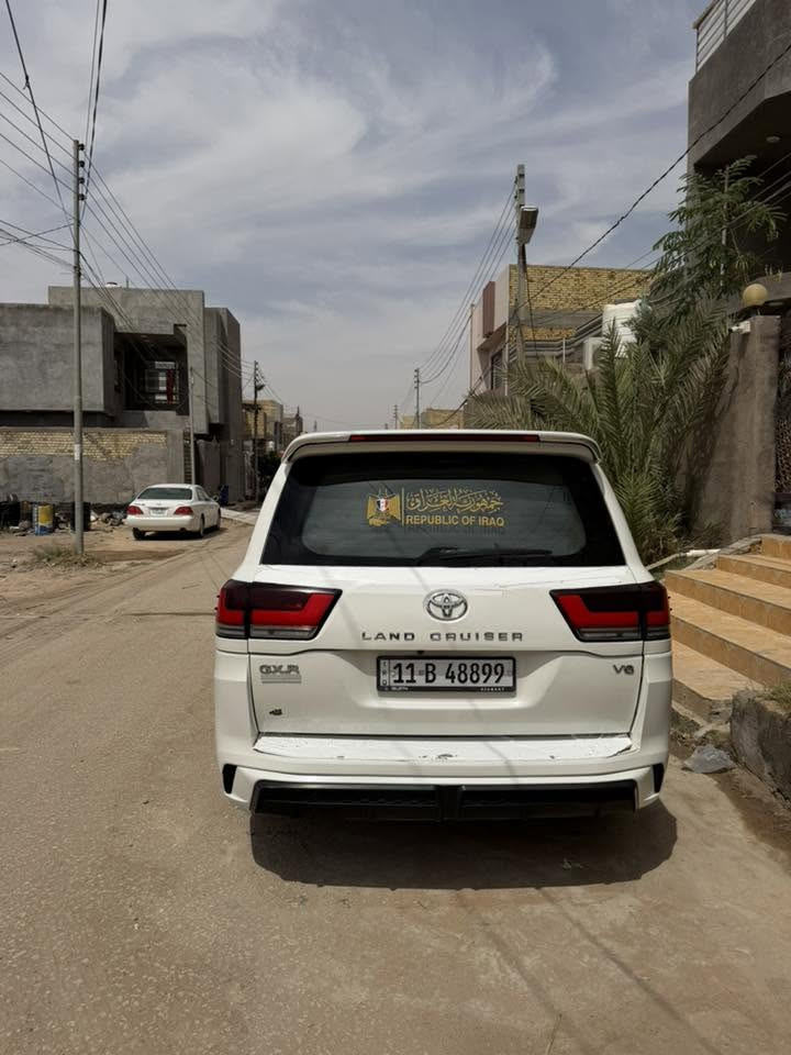 للبيع موديل ٢٠١٠ محدثة ٢٤ تحديث اصلي درجة اولى بحيث كل الي يشوفها عباله ٢٤ السيارة مصبوغه حزام فقط بدون دواخل . القماره مكفوله من الصبغ والسياره ترايدها يخبل مكينة ٦ سلندر .الكير والمكينه مكفولات من الفتح   والسياره باسمي حولتها قبل ٣ اشهر وأتعهد بالتحويل ثاني يوم سعرها ٢٨٠ وبيها مجال . مكانها بالنجف . للاستفسار ***********
وهاي صورها بالخطه جانت وشلت الخطة
