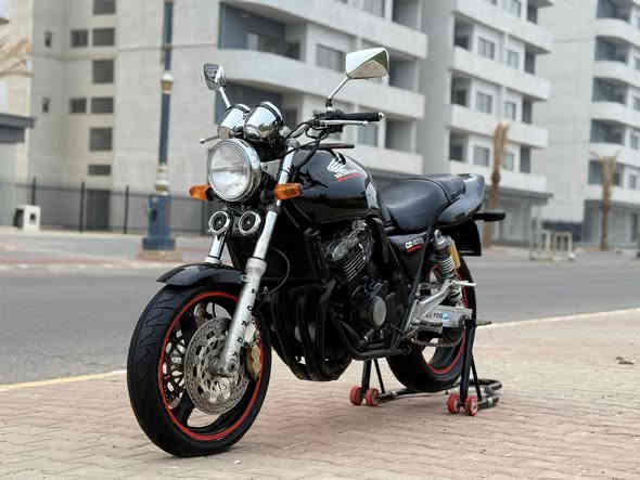 للبيع CB 400 جيل اول لوك لوك 
الي يدور جديد وبلكارتون دراجه كفاله عامه كير محرك كابريتر كله بشرط برغي ممفتوح تايرات وزنجيل ودهن وبلكات كله جديد تانكي كزازه ماشي قليل اوراق كامل بوجهك رقم شرط معدل جوى ١٨٠ كهربائيات كامل دراجه مال جناي مكاني كركوك سعرها ۱٥ ومجال للشراي اتصل وخادم للطيبين❤️
(( *********** ))
