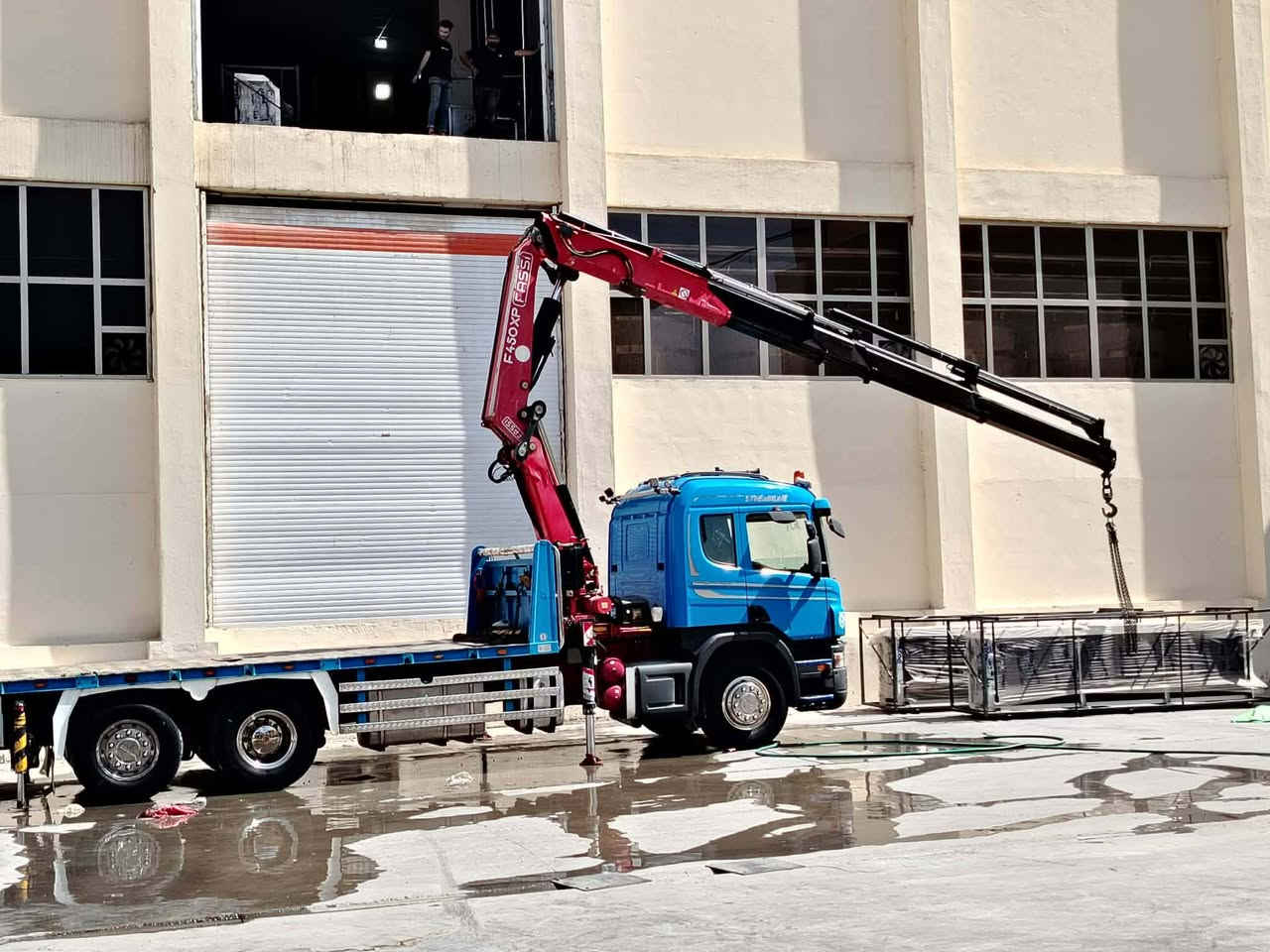 سلام عليكم 
سكانيه البيع 
14 طن 
5 سلايت
موديل 2005
والكرين 2006 
نضافه 90 بل ميه 
مكان كلار 
باقي تفاصل اتصل ودلل 
***********
