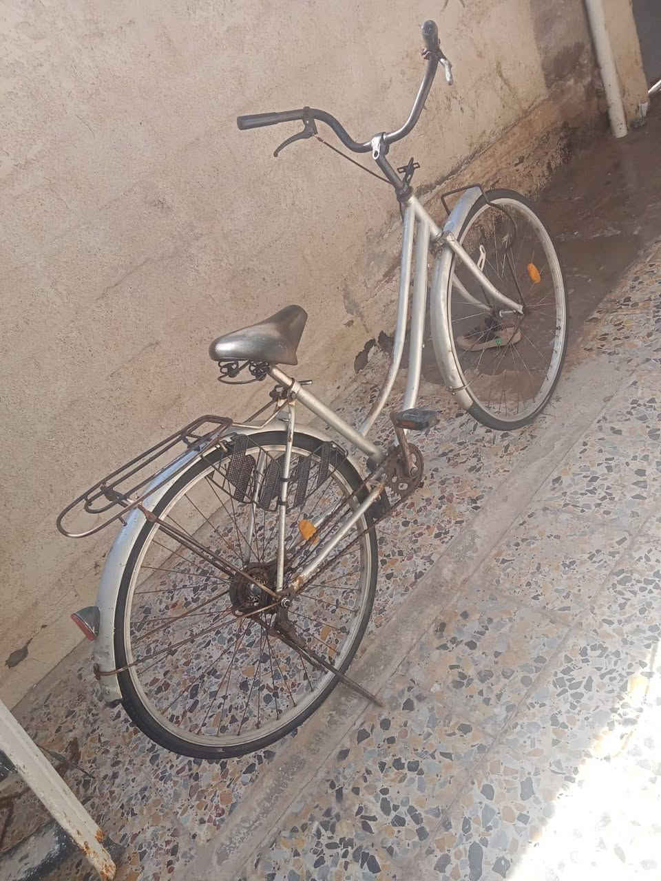 السلام عليكم بايسكل حجم 27 البايسكل سياحي البايسكل جاهز ما ناقصه شيء العنوان ابو الخصيب رقم واتساب ***********
