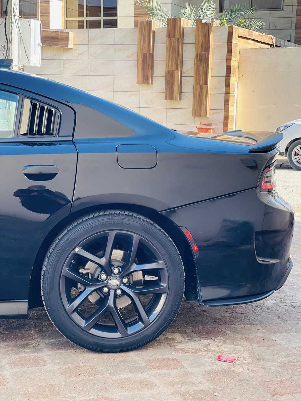 السعر 238 وبالعافيه ع ياخذه اعرف مو سعره بس مليون عافيه ع ياخذه 
جارجر جي تي 2023 محرك 6 سلندر 
رقم بغداد الجديد + هزه جديده + سنويه جديده باسمي شخصياً اني المالك الشرعي 

ضرر خلفي صور حادث ضمن منشور بدون ايرباك جاملغ خلفي صبغ + نص جاملغ الخلفي الثاني صبغ + قبق جنطه مبدل اصلي وكالة نفس لون 
بدوون اي دواخل بدووون ايرباك 

المواصفات 
كشنات حضن + تدفئة كشنات 
دكمه سوبر تراك باك + دكمه سبورت 
شاشه كبيره 8 انج + كامره دواره 
لايت لد زينون بلادي 
ويل حجم 20 + تخم تايرات جدد
سستم صوت الباين 
شفتات ستيرن 

ملاحظة : البجم كبس بلادي محرك مكفول بلادي + كير مكفول بلادي + تبريد مكفول بلادي + حجر البيئة مكفول بلادي + حدادية مكفوله بلاديه اخوان السياره جديده واحلا من صور وتجي وتحكم عليه بعينك 
عليه بولش ونانو سيراميك + دهن  وفلتر امزويل ومفوله بانزين والشراي شايف كل الخير انشالله 

الشراي يتصل بيع فقط واعتذر عن المرواس 
*********** اتصال 
*********** وتساب
