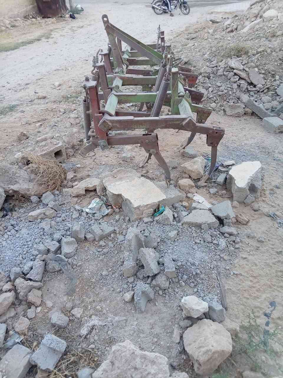 سلام عليكم خرماشه بعدها جديده
ام سبرنكات سعر ٣٠٠ وبيها مجال 
***********
