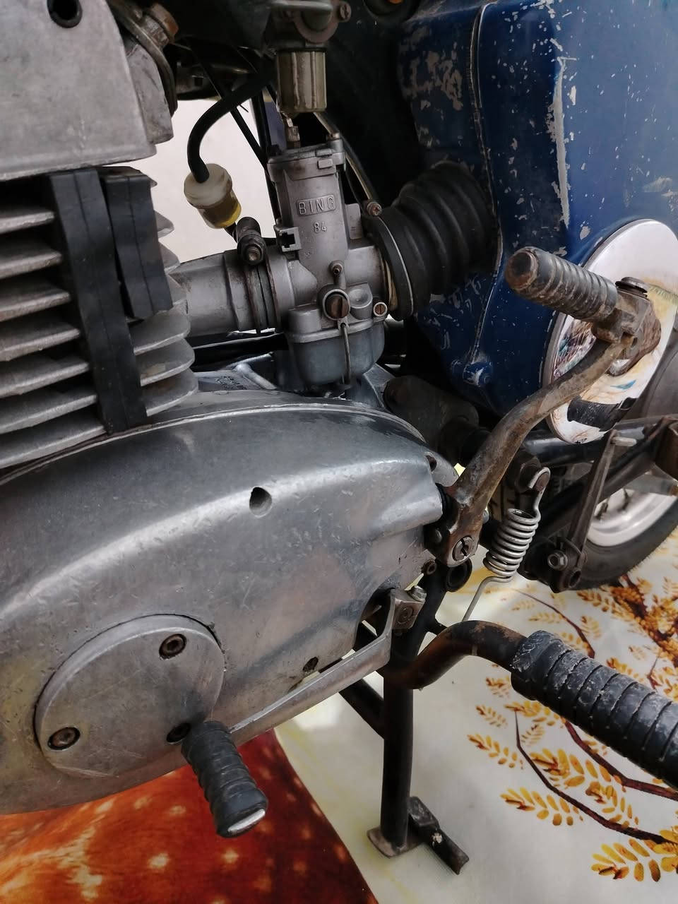 سلام عليكم عندي هاي المزت قديمه عدنه ولدراجه كله بلاديه لاصبغ ولا لحيم كله بلادي وين متريد ترايك دراجه تخبل كامله وكله شغاله ع وضع الشركه وين متريد وديه مكينه ناعمه تخم تاير جديد صالنصه بلاديه ما مبدله ولي يريد استفسار أكثر اتواصل ع الرقم مكاني بغداد مدينه الصدر وهاذ الرقم ***********. مديل 81
