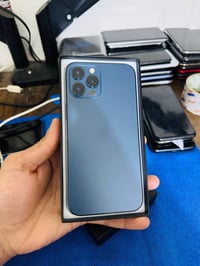 آيفون ١٢ برو ماكس • مقفول ايكلود • مفطور شاشة