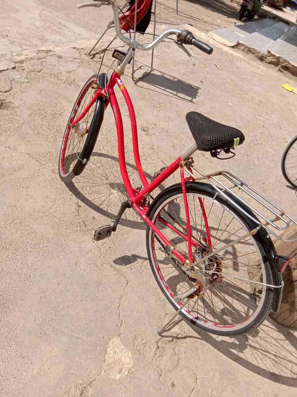 سلام وعليكم بيسكل حجم ٢٦ بآلة مال حاوية ستخدام قليل ياباني🇯🇵🚲 اصلي نظافة كدام كير كلو شغال حساس غراض كلها أصلي عينك سعر ٧٥ وبي مجال مكاني موصل حي الانتصار ***********📱
