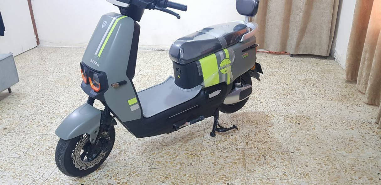 السلام عليكم 
اخوان استخدام شي بسيط اشتريتها وضميتها الي تعجبه يتفضل موديل 2025 بعدها لوك السعر مليون قفل 
مكانها بغداد النهروان 
***********
